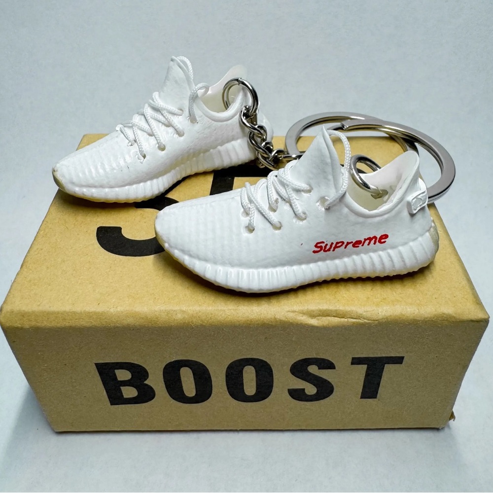 Adidas Yeezy Boost 350 V2 Supreme White Red Sneaker Keychain Pair Shoe Box 3D